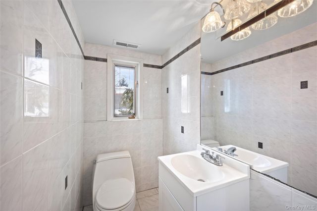 3 Saratoga Street, Commack, NY 11725