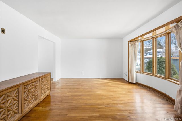 3 Saratoga Street, Commack, NY 11725