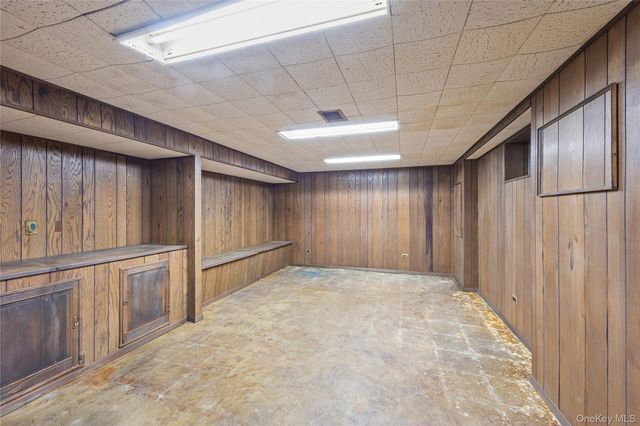 3 Saratoga Street, Commack, NY 11725