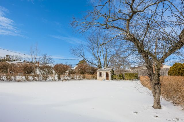 3 Saratoga Street, Commack, NY 11725