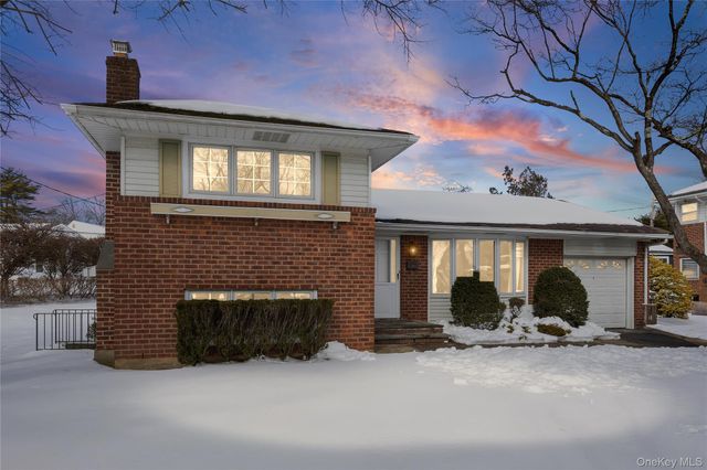 3 Saratoga Street, Commack, NY 11725