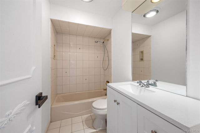 3 Saratoga Street, Commack, NY 11725