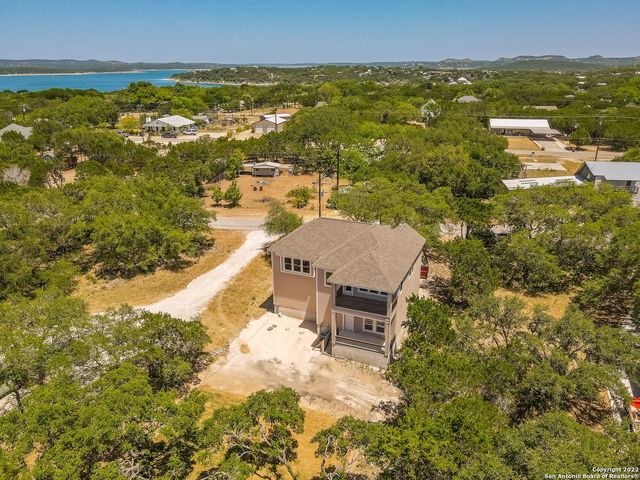 677 CIRCLEVIEW DR, Canyon Lake, TX 78133