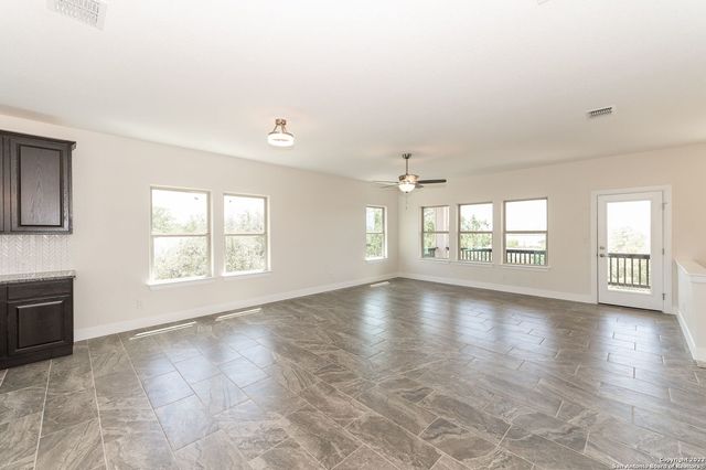 677 CIRCLEVIEW DR, Canyon Lake, TX 78133