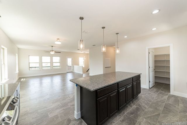 677 CIRCLEVIEW DR, Canyon Lake, TX 78133