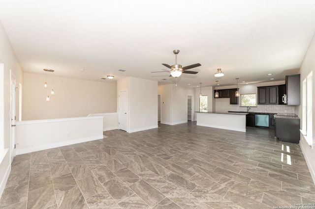 677 CIRCLEVIEW DR, Canyon Lake, TX 78133