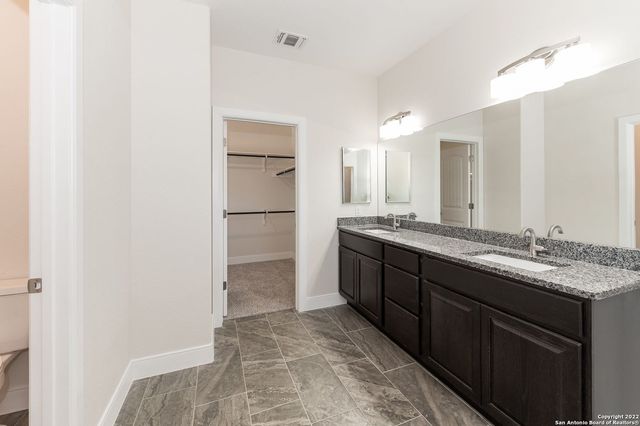 677 CIRCLEVIEW DR, Canyon Lake, TX 78133
