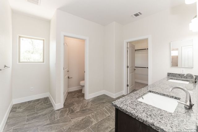 677 CIRCLEVIEW DR, Canyon Lake, TX 78133