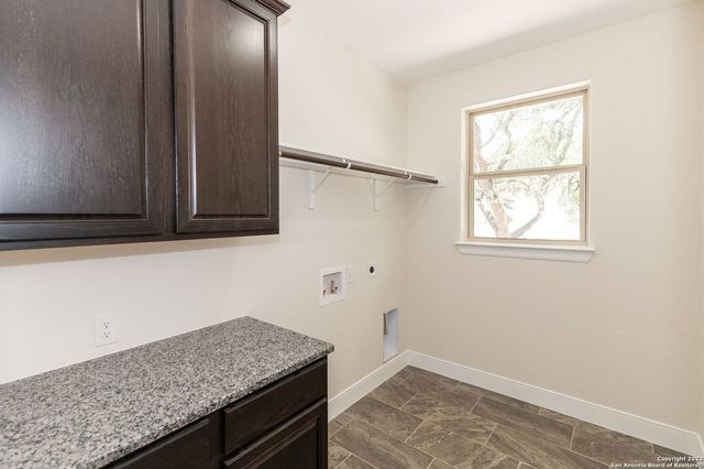 677 CIRCLEVIEW DR, Canyon Lake, TX 78133