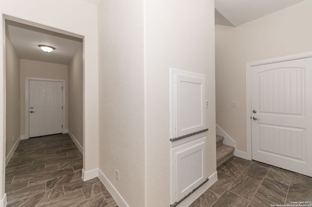 677 CIRCLEVIEW DR, Canyon Lake, TX 78133