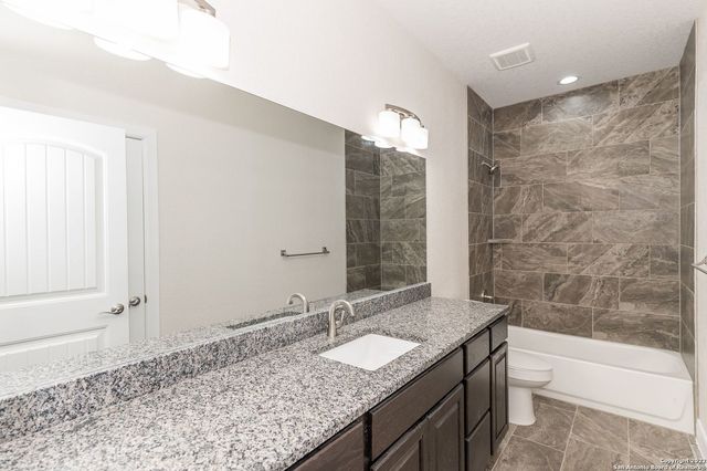 677 CIRCLEVIEW DR, Canyon Lake, TX 78133