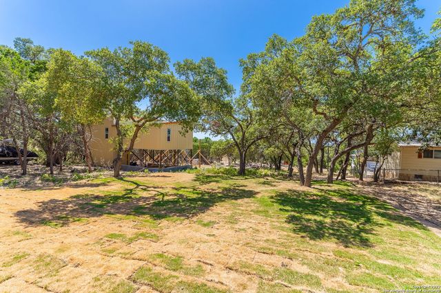 677 CIRCLEVIEW DR, Canyon Lake, TX 78133