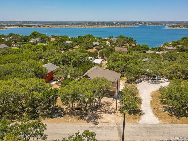 677 CIRCLEVIEW DR, Canyon Lake, TX 78133