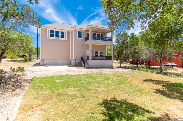 677 CIRCLEVIEW DR, Canyon Lake, TX 78133