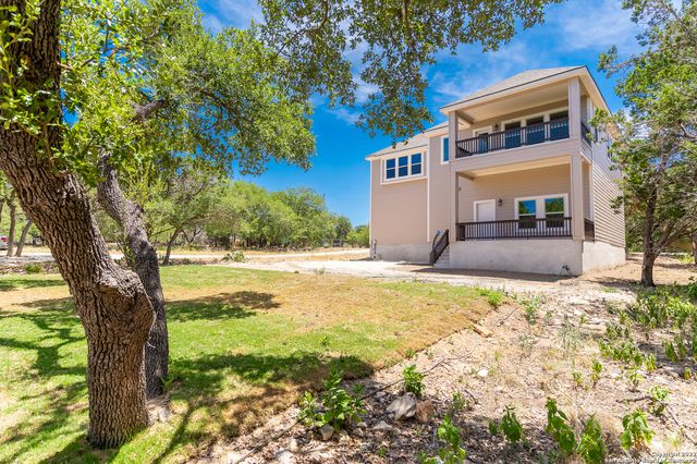 677 CIRCLEVIEW DR, Canyon Lake, TX 78133