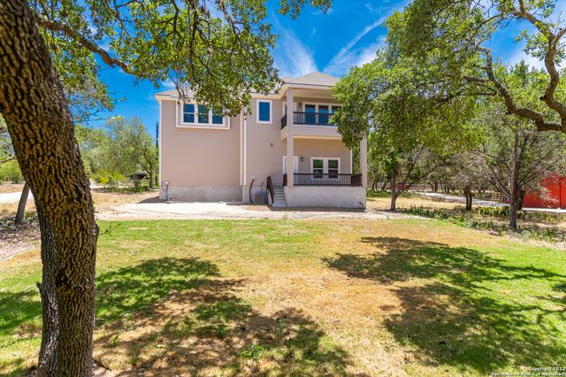 677 CIRCLEVIEW DR, Canyon Lake, TX 78133