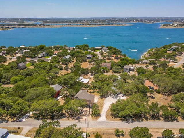 677 CIRCLEVIEW DR, Canyon Lake, TX 78133