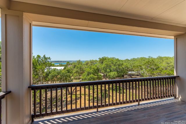 677 CIRCLEVIEW DR, Canyon Lake, TX 78133