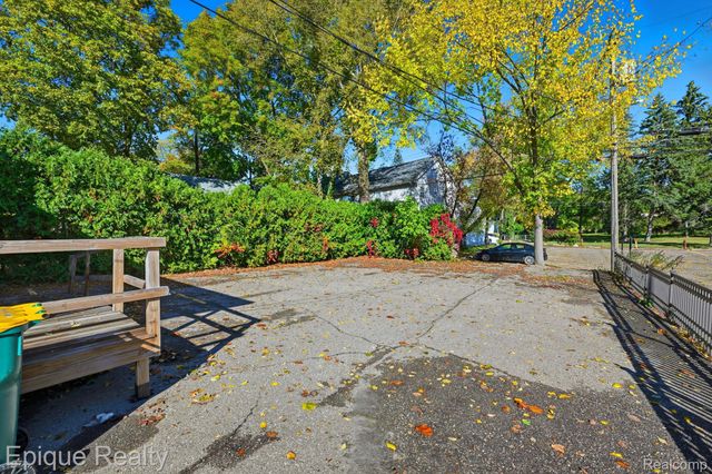 33432 Oakland Street, Farmington, MI 48335