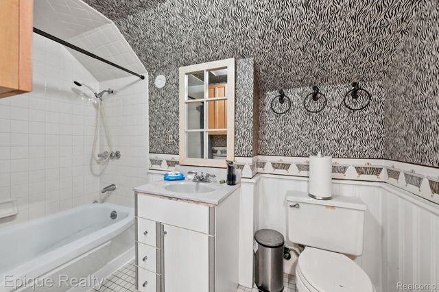 33432 Oakland Street, Farmington, MI 48335