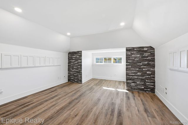 33432 Oakland Street, Farmington, MI 48335