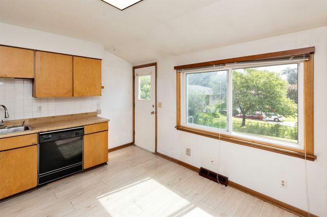 2735 64th Street, Des Moines, IA 50322