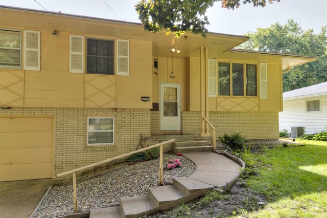 2735 64th Street, Des Moines, IA 50322