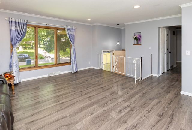 2735 64th Street, Des Moines, IA 50322