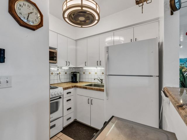 851 Atlantic Shores Boulevard 120, Hallandale Beach, FL 33009