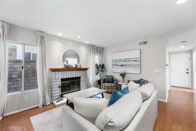 28205 Stonington Lane, Saugus, CA 91350