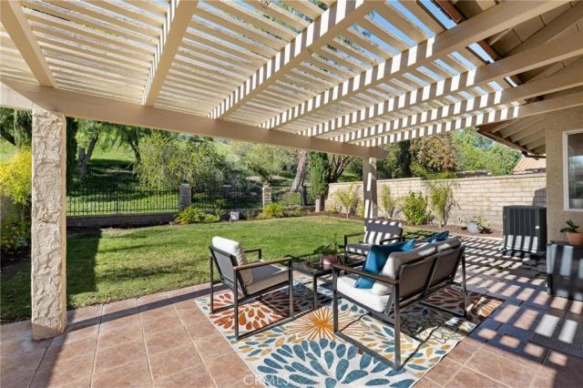 28205 Stonington Lane, Saugus, CA 91350