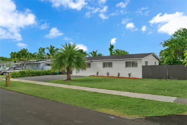 9520 Lisa Rd, Cutler Bay, FL 33157