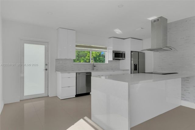 9520 Lisa Rd, Cutler Bay, FL 33157