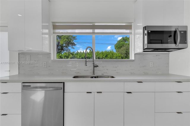9520 Lisa Rd, Cutler Bay, FL 33157