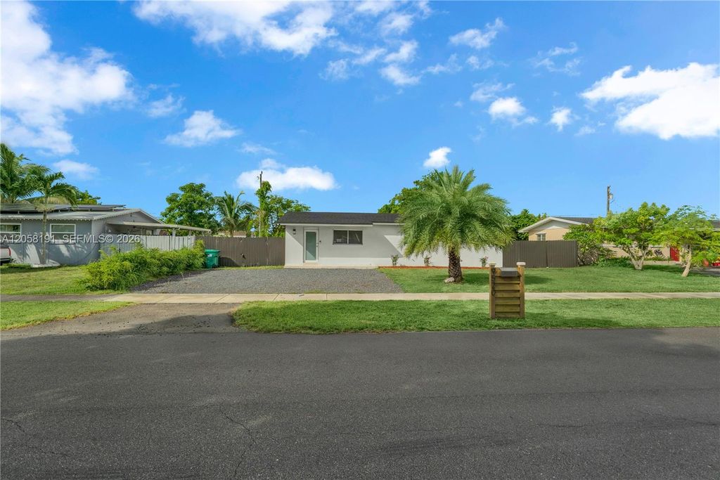 9520 Lisa Rd, Cutler Bay, FL 33157