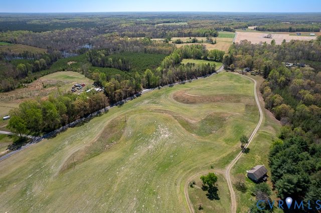 18262 Seals Rd, Bowling Green, VA 22427