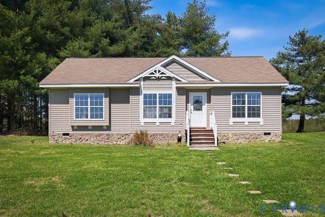 18262 Seals Rd, Bowling Green, VA 22427