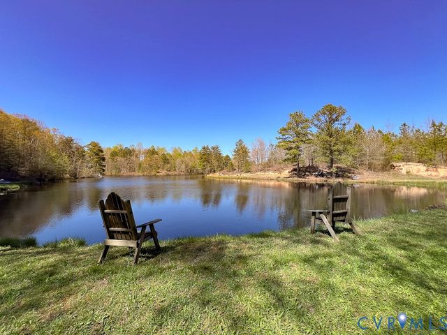 18262 Seals Rd, Bowling Green, VA 22427