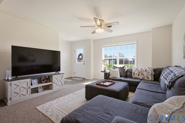 18262 Seals Rd, Bowling Green, VA 22427