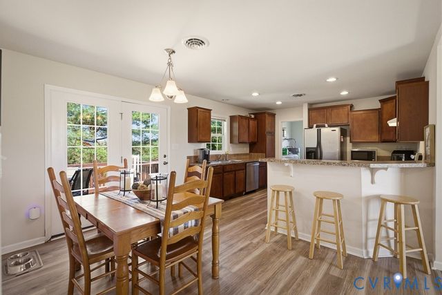 18262 Seals Rd, Bowling Green, VA 22427