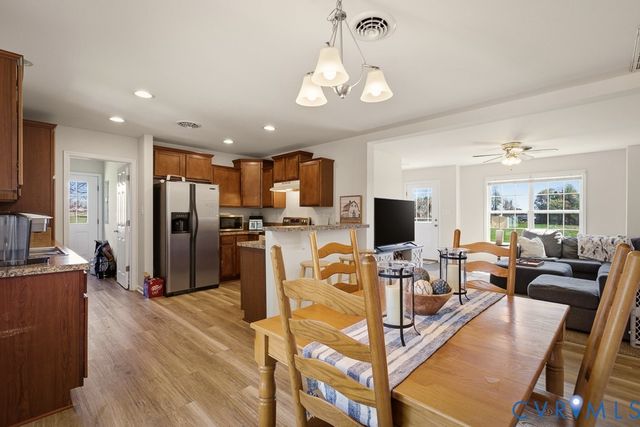 18262 Seals Rd, Bowling Green, VA 22427