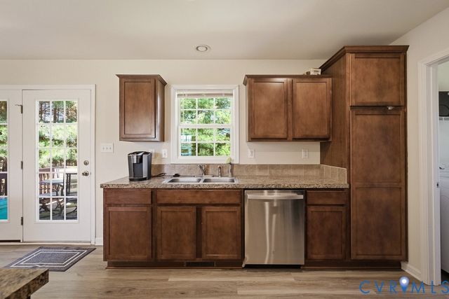 18262 Seals Rd, Bowling Green, VA 22427