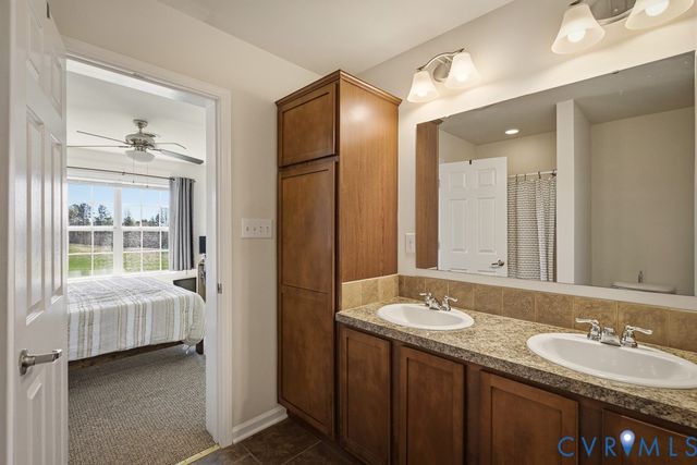 18262 Seals Rd, Bowling Green, VA 22427