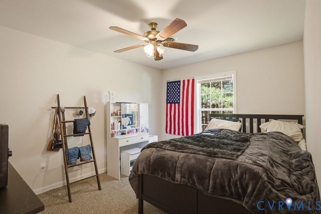 18262 Seals Rd, Bowling Green, VA 22427