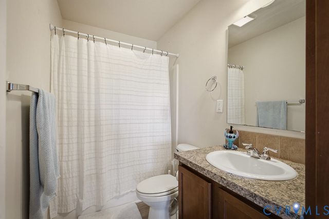 18262 Seals Rd, Bowling Green, VA 22427