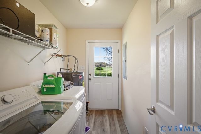 18262 Seals Rd, Bowling Green, VA 22427