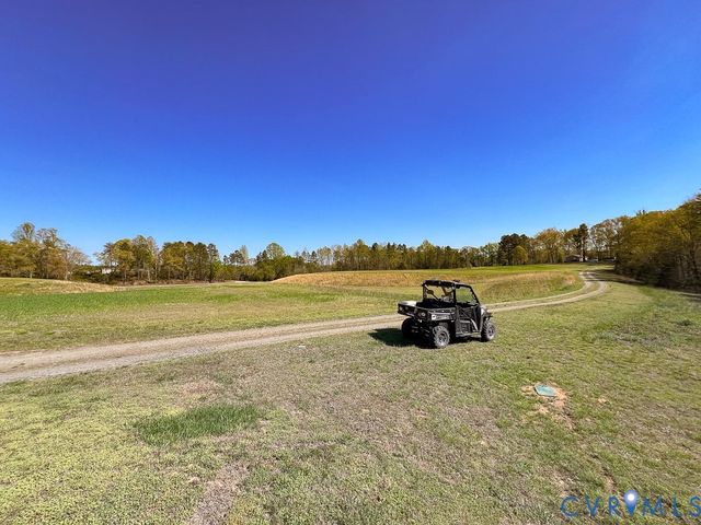 18262 Seals Rd, Bowling Green, VA 22427