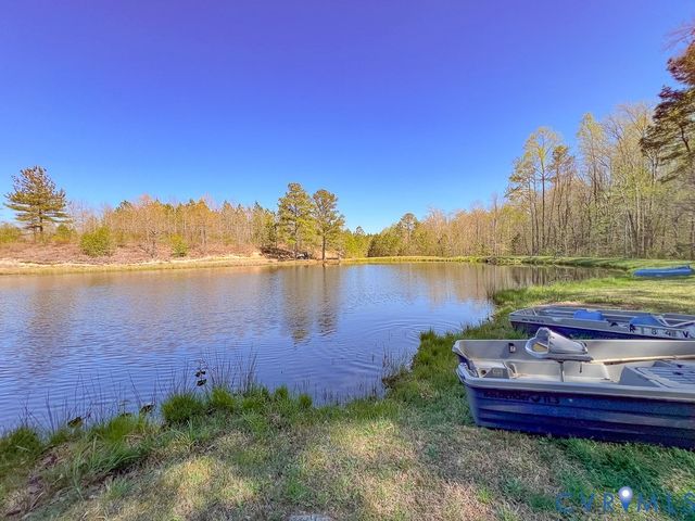 18262 Seals Rd, Bowling Green, VA 22427