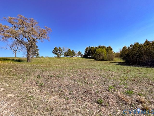 18262 Seals Rd, Bowling Green, VA 22427