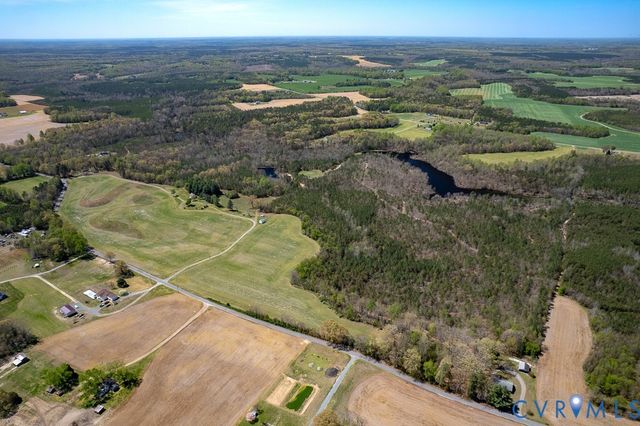 18262 Seals Rd, Bowling Green, VA 22427